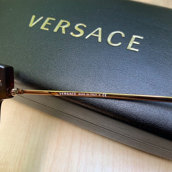 New! ⚜️VERSACE Women’s Sunglasses GORGEOUS CATEYE frames tinted lenses In case - Picture 9 of 9